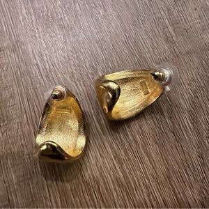 Vintage Signed Trifari Cream Enamel &‎ Gold Tone Button Hoop’s Pierced Earrings